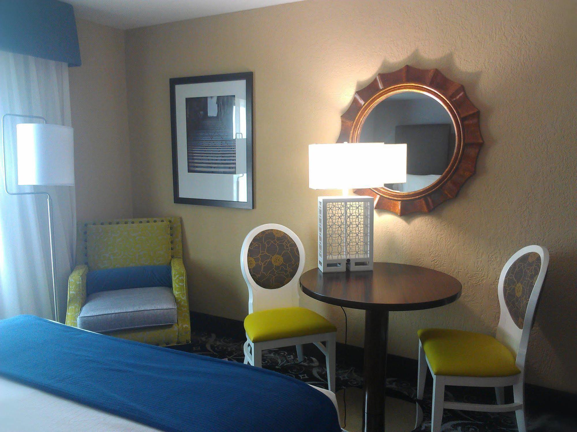 Holiday Inn Express Hotel & Suites North Kansas City By Ihg Exteriér fotografie