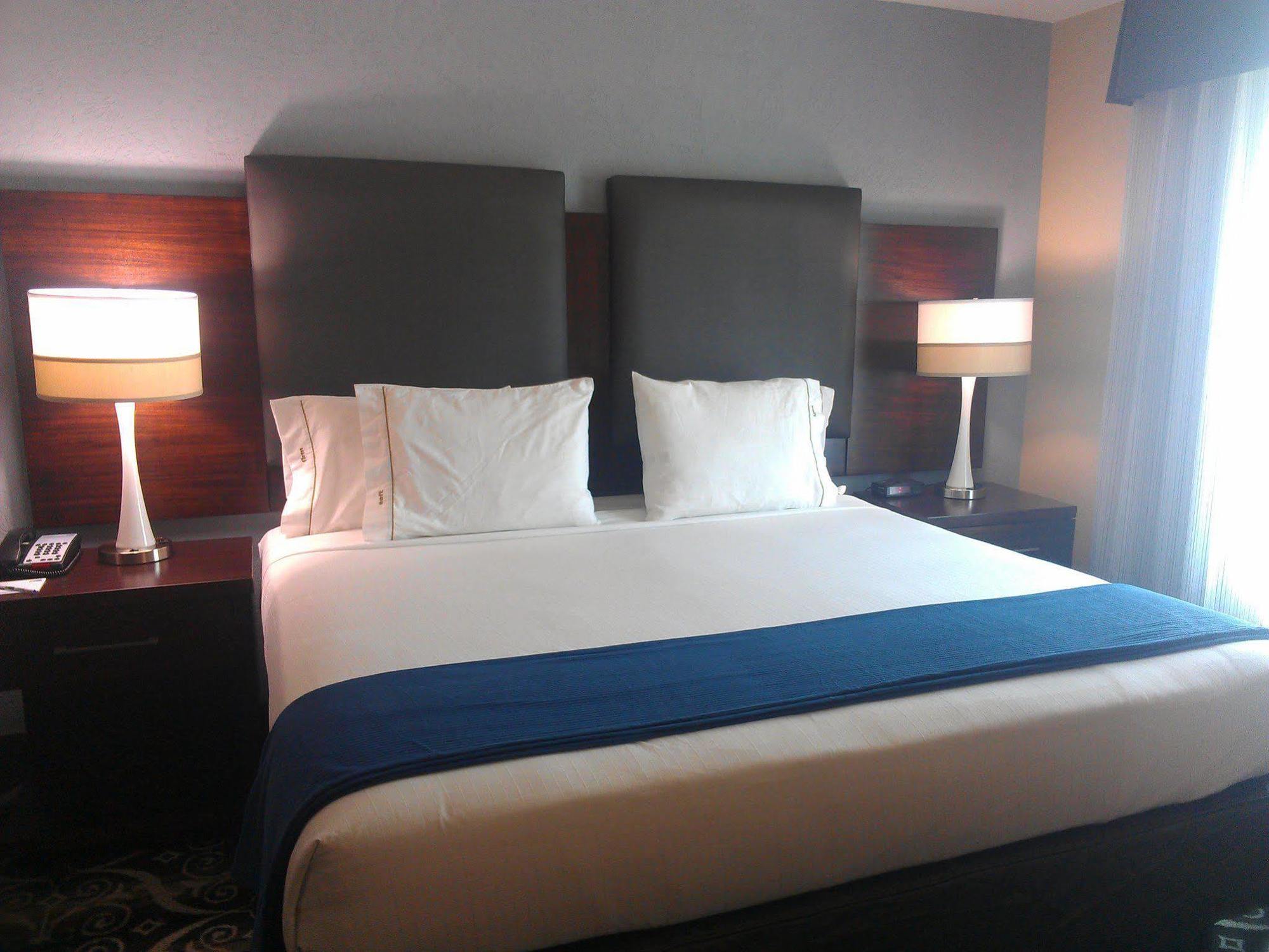 Holiday Inn Express Hotel & Suites North Kansas City By Ihg Exteriér fotografie