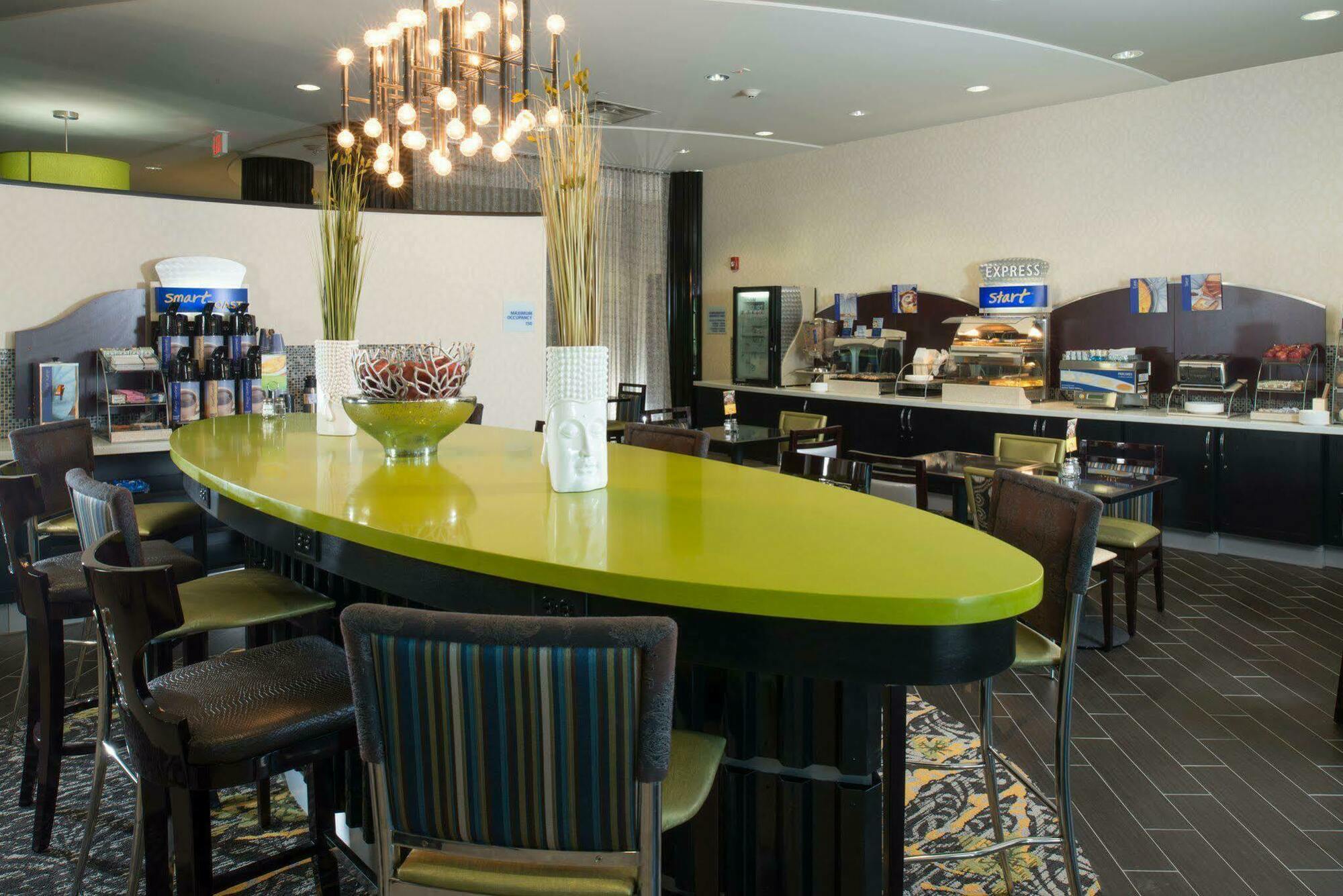 Holiday Inn Express Hotel & Suites North Kansas City By Ihg Exteriér fotografie