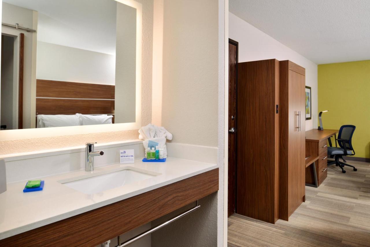 Holiday Inn Express Hotel & Suites North Kansas City By Ihg Exteriér fotografie